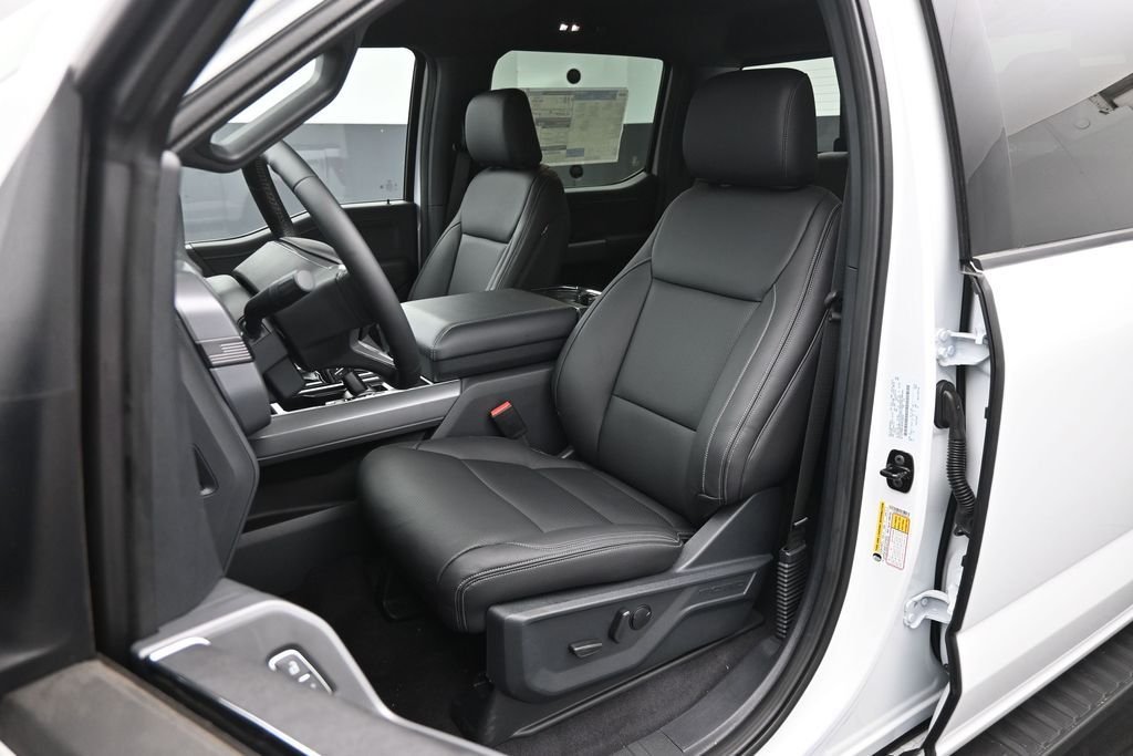 New 2026 Oxford White Ford XLT image 8