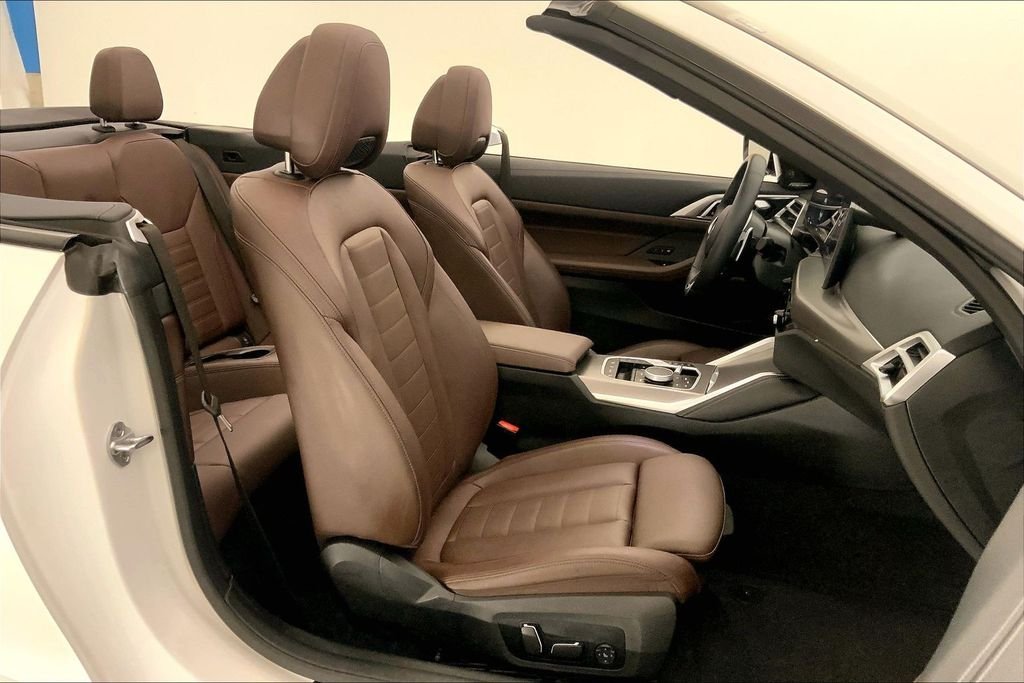 Used 2025 Mineral White Metallic BMW  image 6