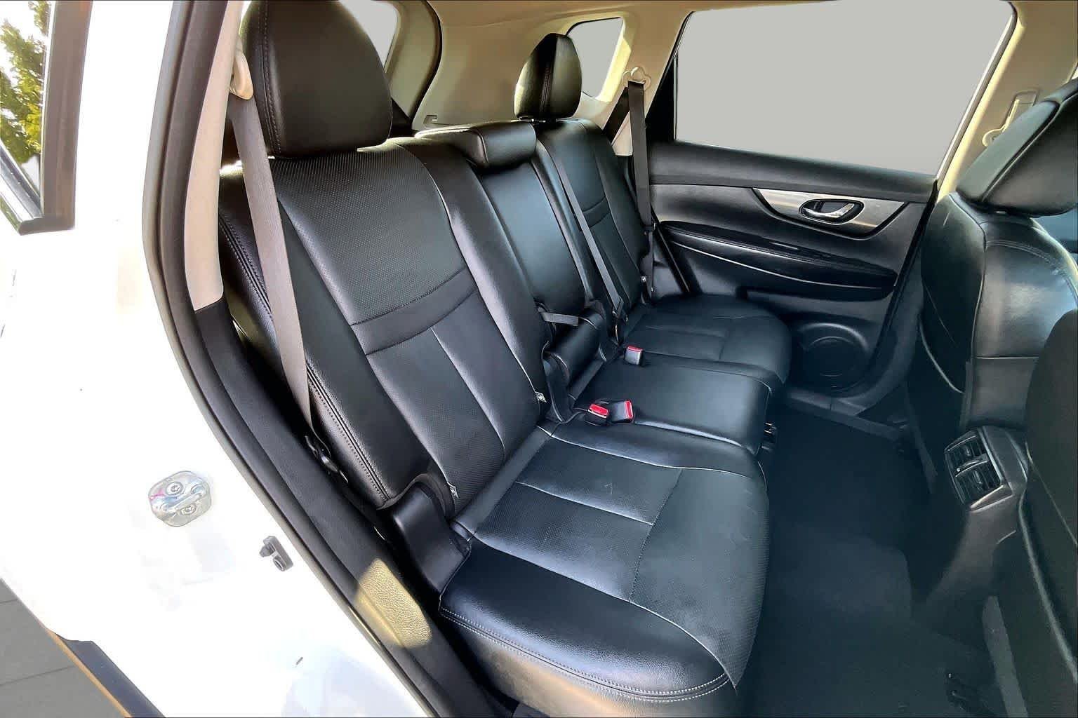 Used 2016 Pearl White Nissan SL image 20