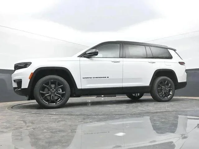 New 2025 Bright White Clear-Coat Exterior Paint Jeep Limited image 46