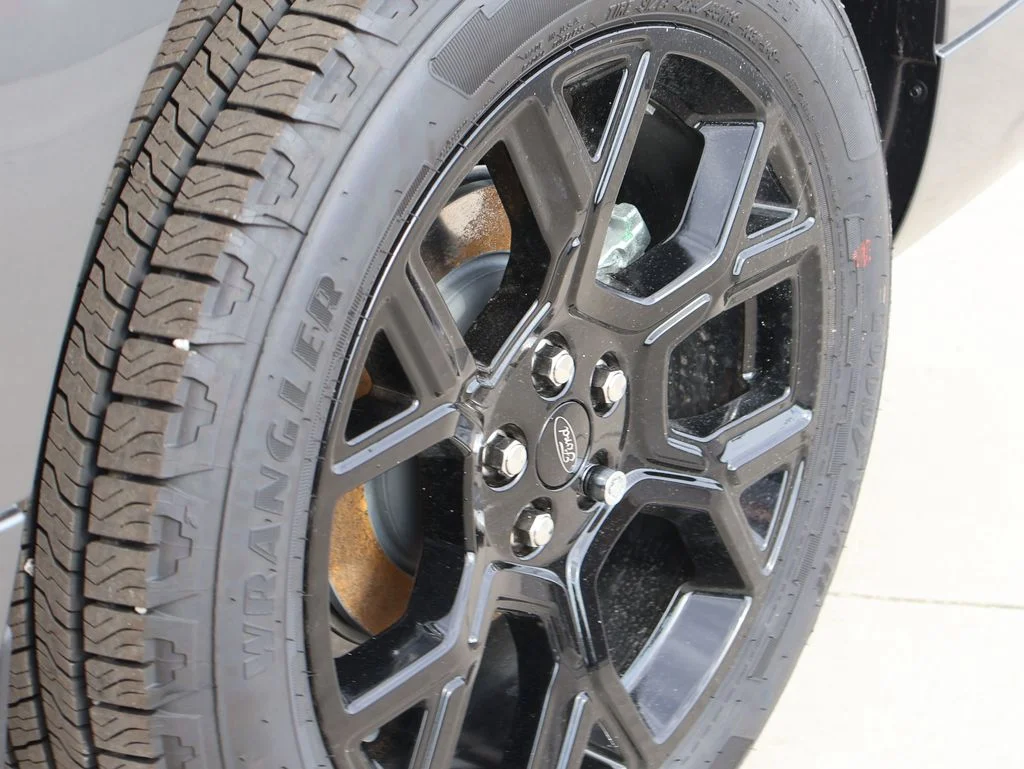New 2026 Carbonized Gray Metallic Ford Lobo™ image 39