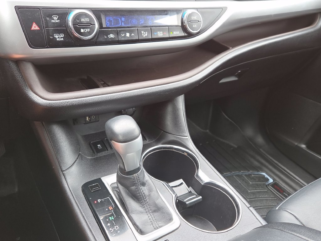Used 2016 Blue Toyota XLE V6 image 26