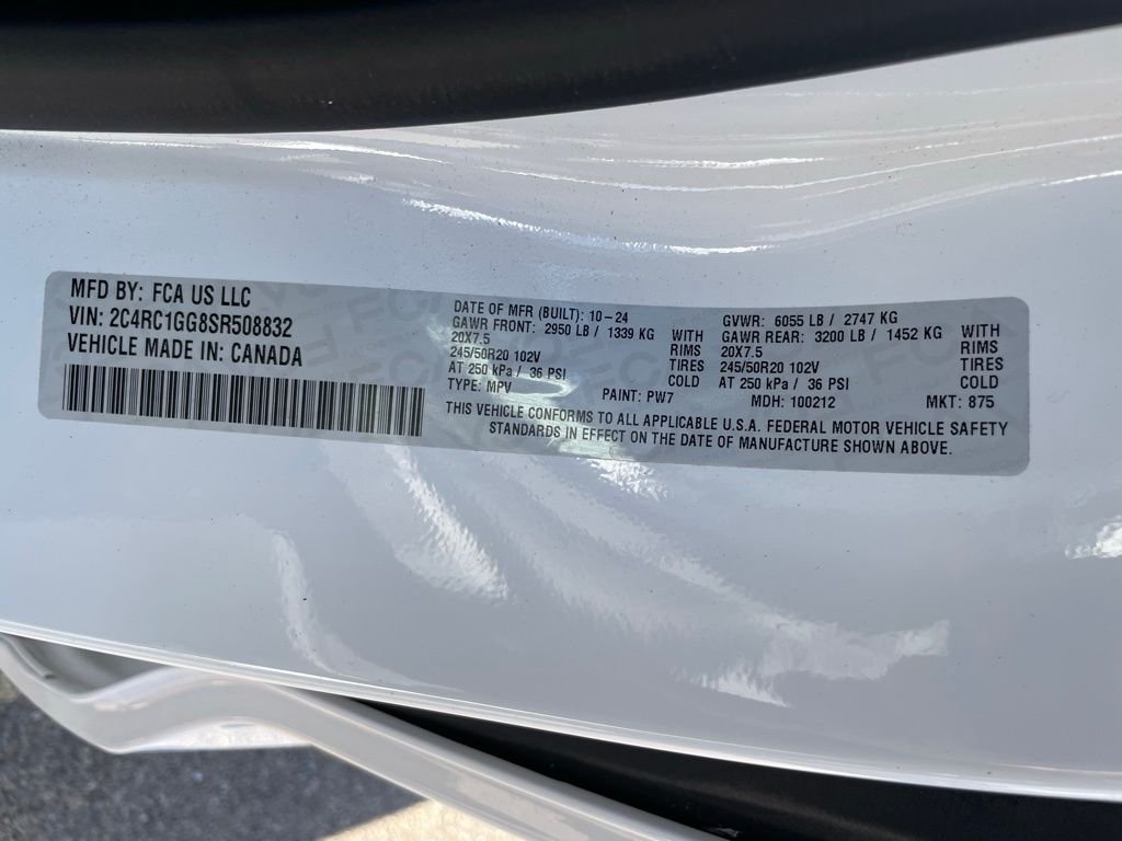 Used 2025 White Chrysler Limited image 44