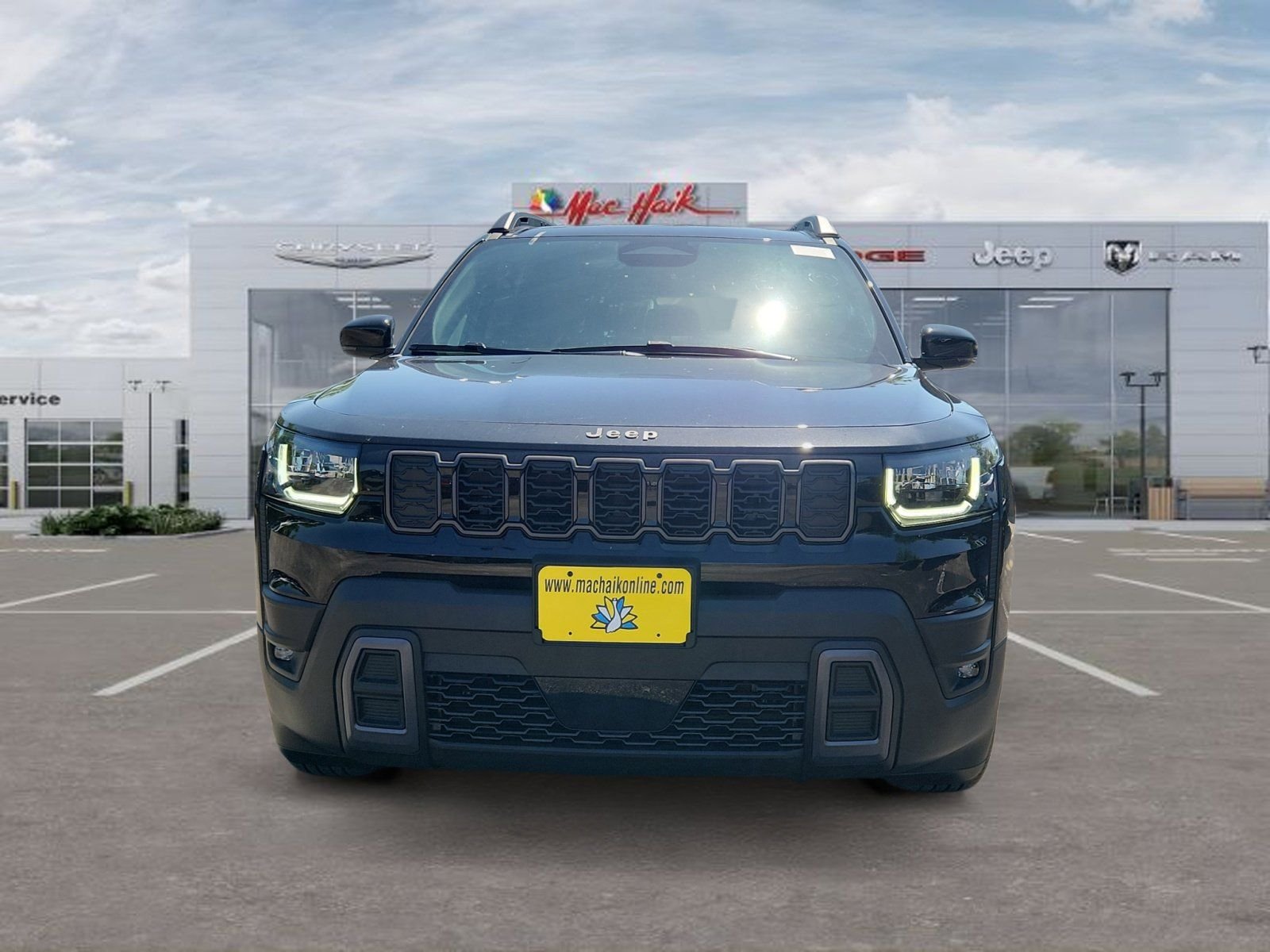 New 2026 Diamond Black Crystal Pearl-Coat Exterior Paint Jeep Limited image 8