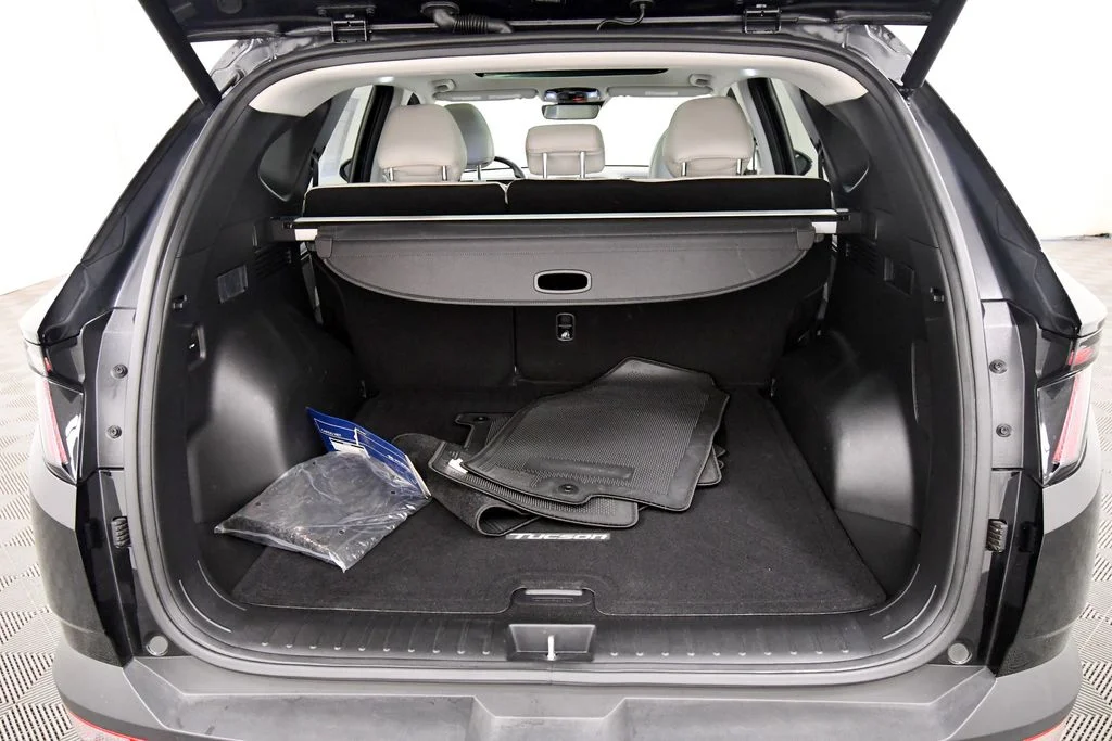 Used 2023 Black Hyundai Limited image 7