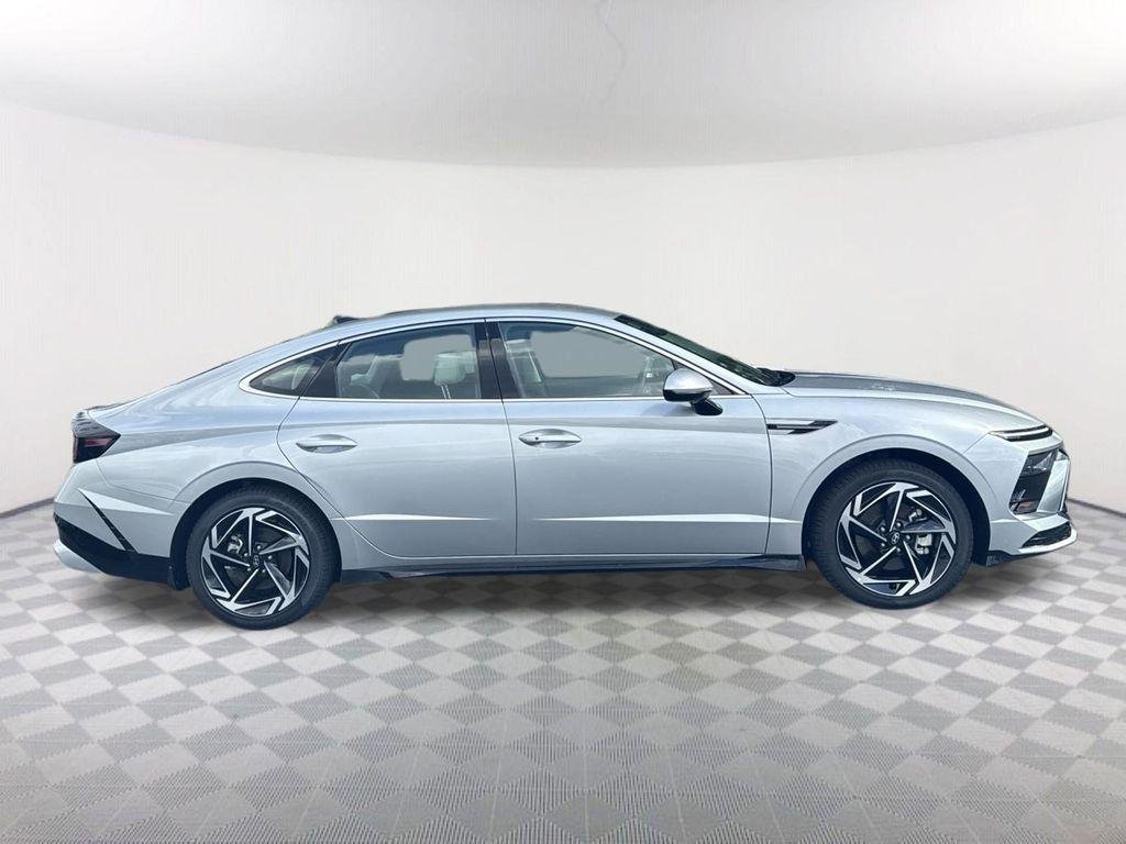 New 2026 Silver Hyundai SEL Sport image 4