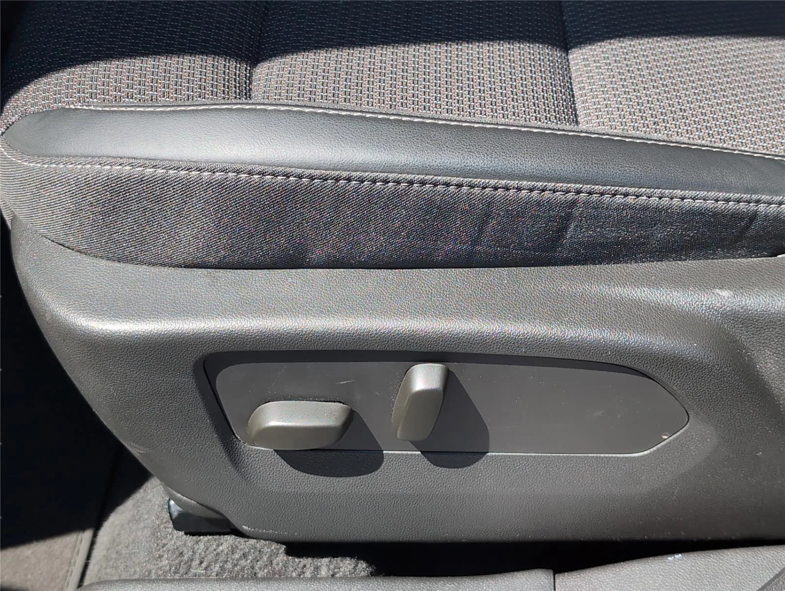 Used 2023 Cinnabar Metallic Buick Preferred image 13