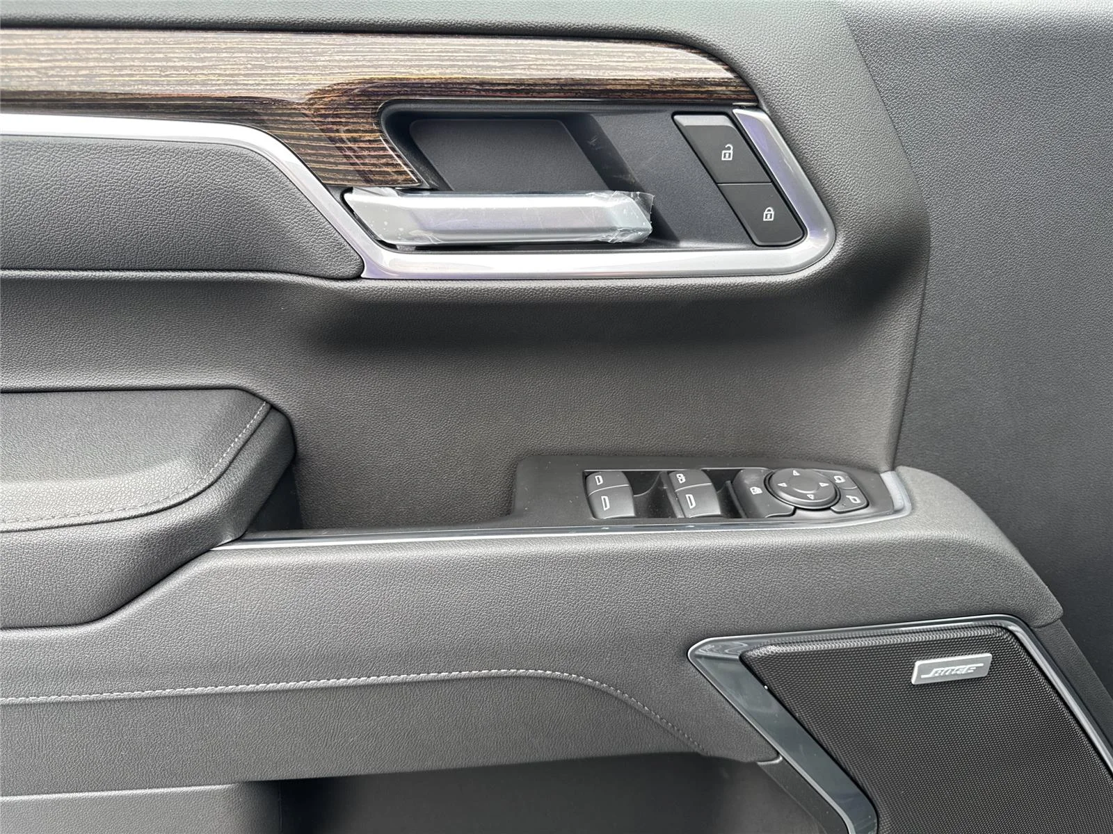 New 2026 Onyx Black GMC Elevation image 31