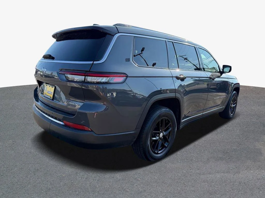 Used 2023 Gray Jeep Laredo image 4