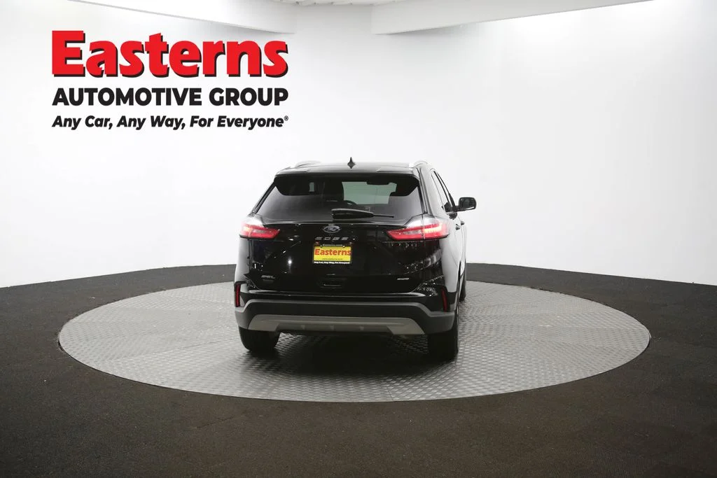 Used 2022 Black Ford SEL image 37