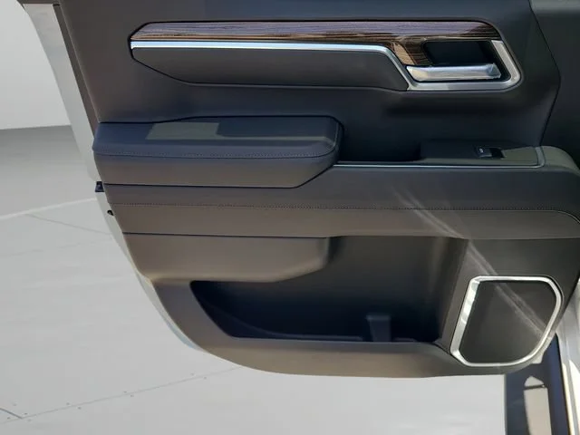 New 2026 Summit White Chevrolet RST image 15