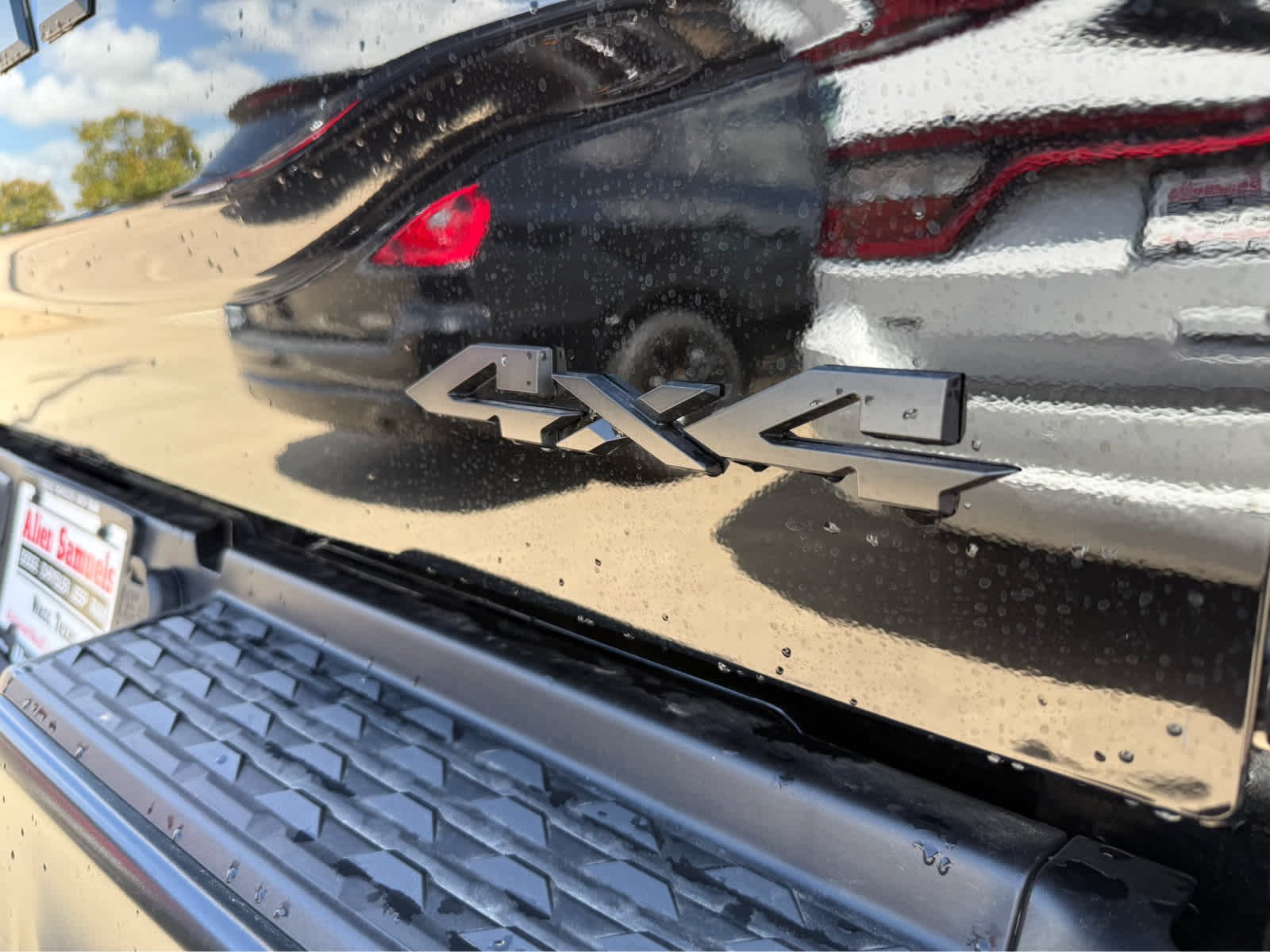 New 2026 Diamond Black Crystal Pearl-Coat Exterior Paint RAM Tradesman image 27