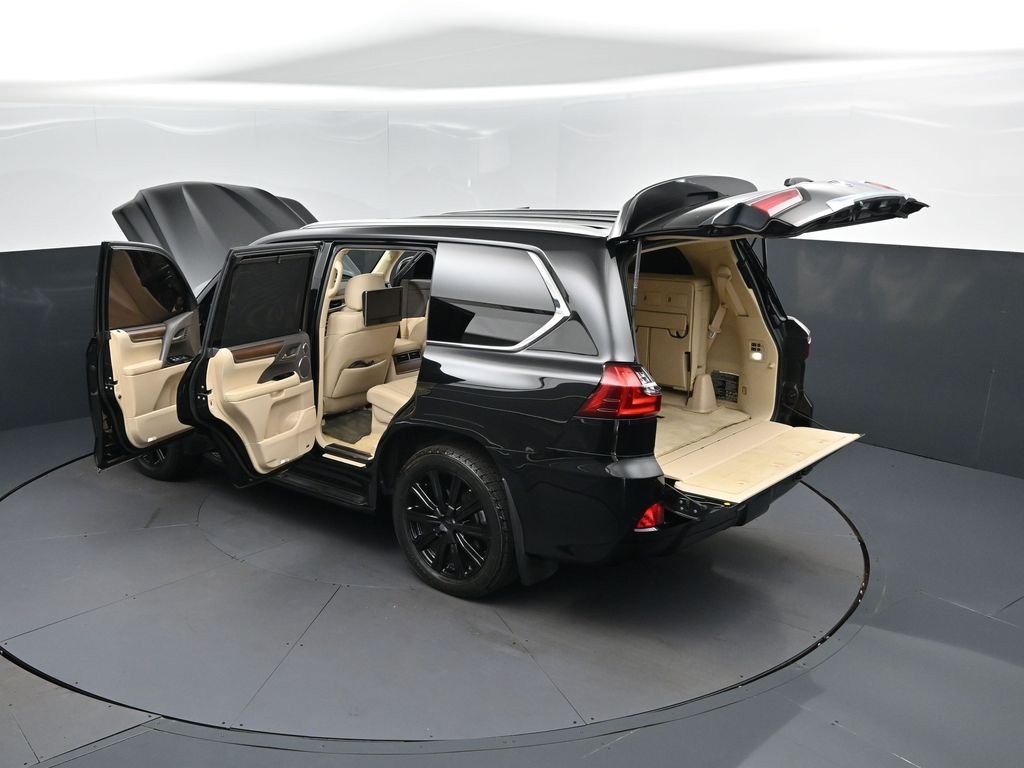 2017 Lexus LX 570 - Photo 49