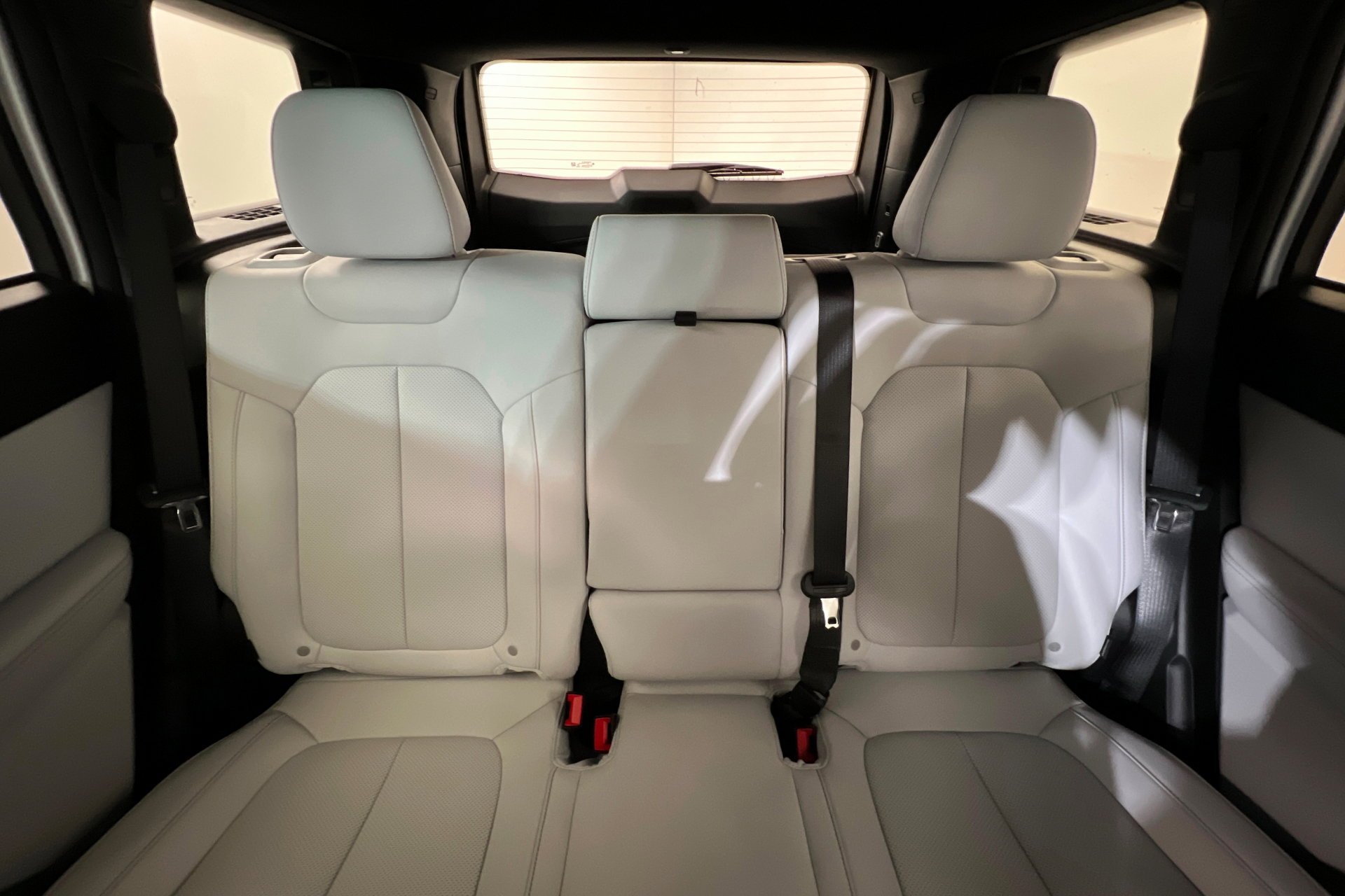 New 2026 Bright White Clear-Coat Exterior Paint Jeep Limited image 26