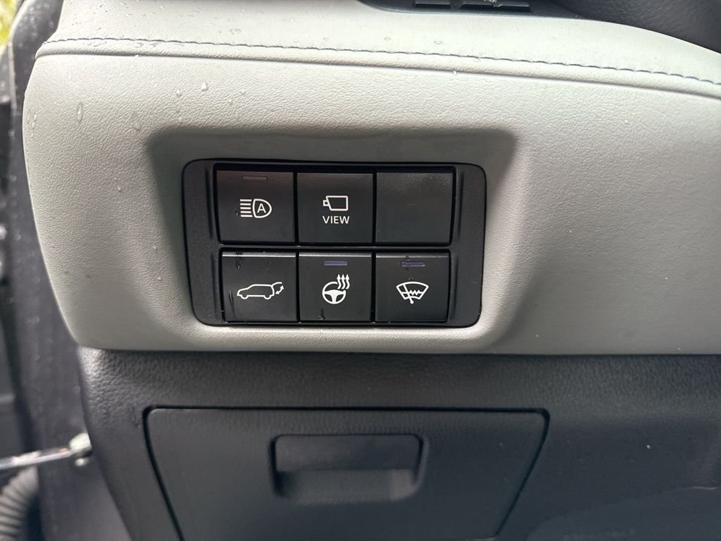 Used 2022 Magnetic Gray Metallic Toyota Platinum image 17