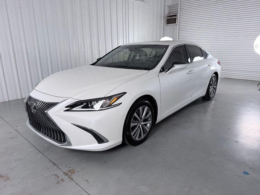 Used 2021 White Lexus 350 image 1