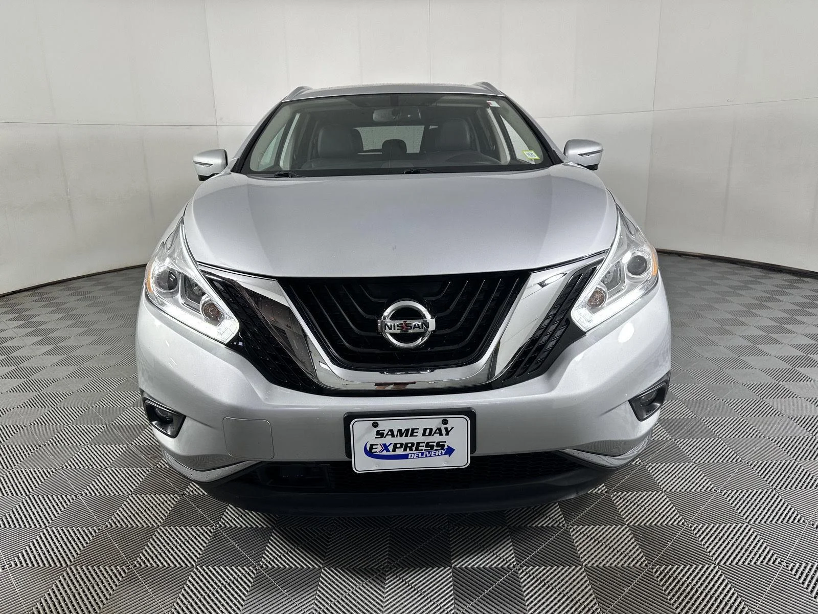 Used 2016 Brilliant Silver Metallic Nissan SL image 11