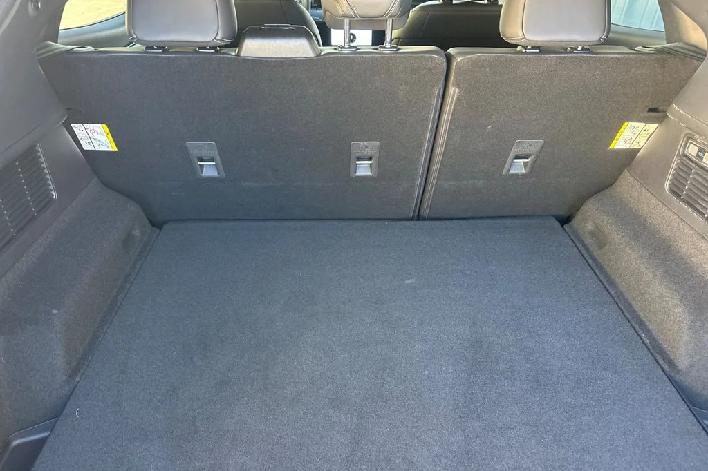 Used 2025 White Metallic Ford Premium image 16