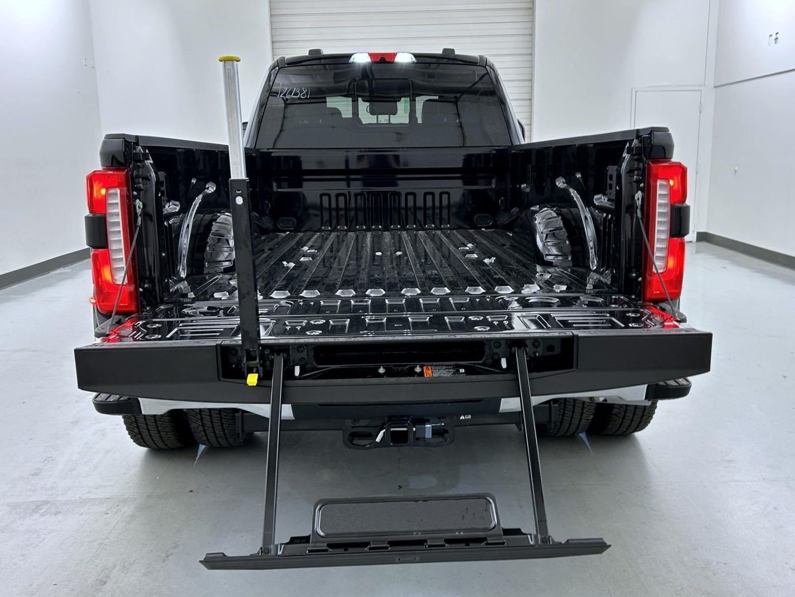 New 2026 Agate Black Metallic Ford Lariat image 22
