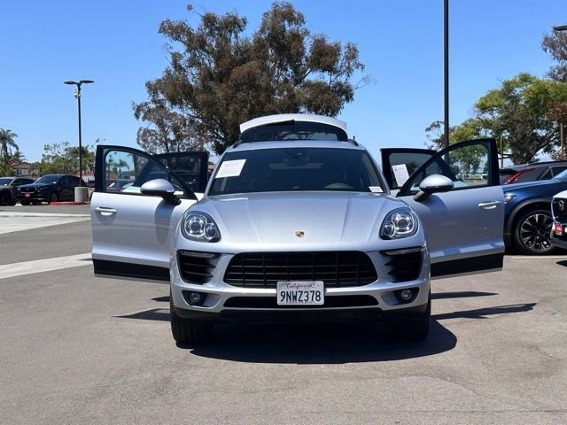 Used 2017 Rhodium Silver Metallic Porsche Base image 28