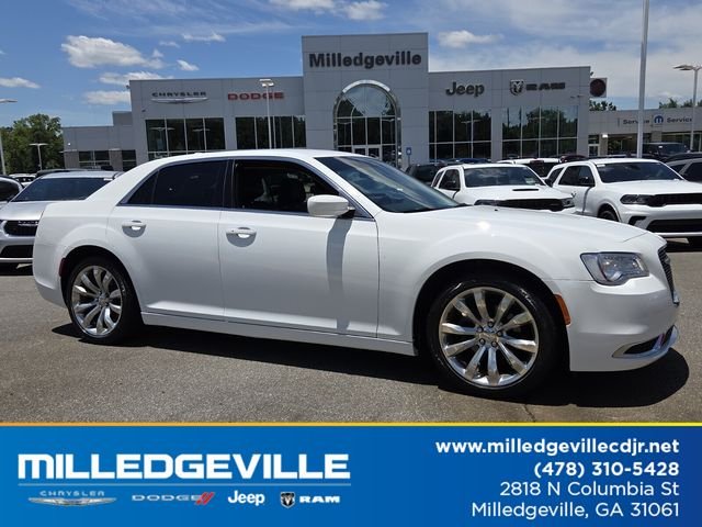 2020 Chrysler 300 Touring L's photo