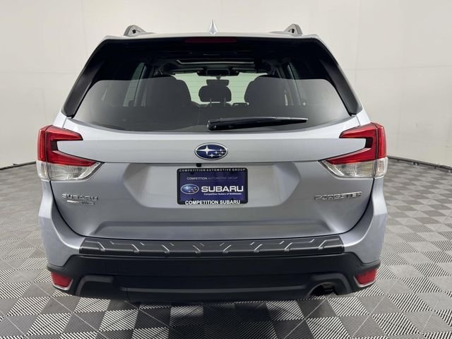 Used 2023 Ice Silver Metallic Subaru Premium image 9