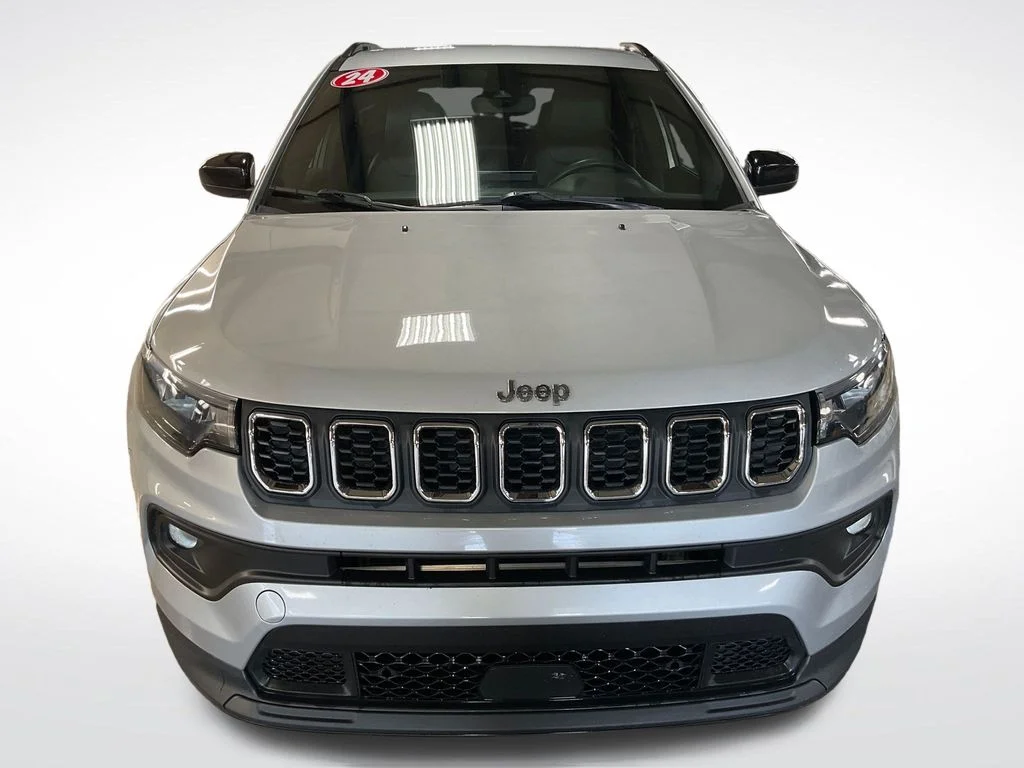 Certified Used 2024 Silver Jeep Latitude image 9