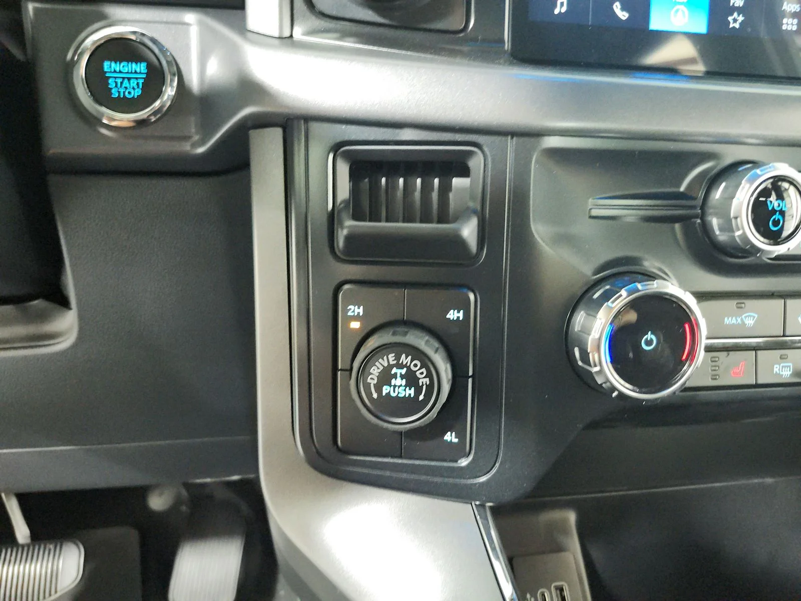 New 2026 Agate Black Metallic Ford XLT image 25