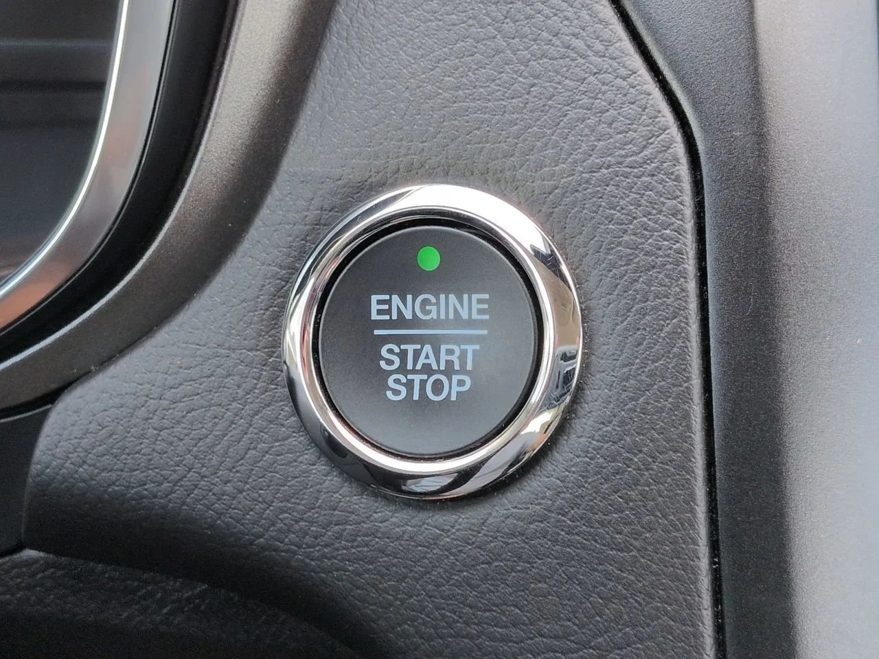 Used 2019 Oxford White Ford SE image 29