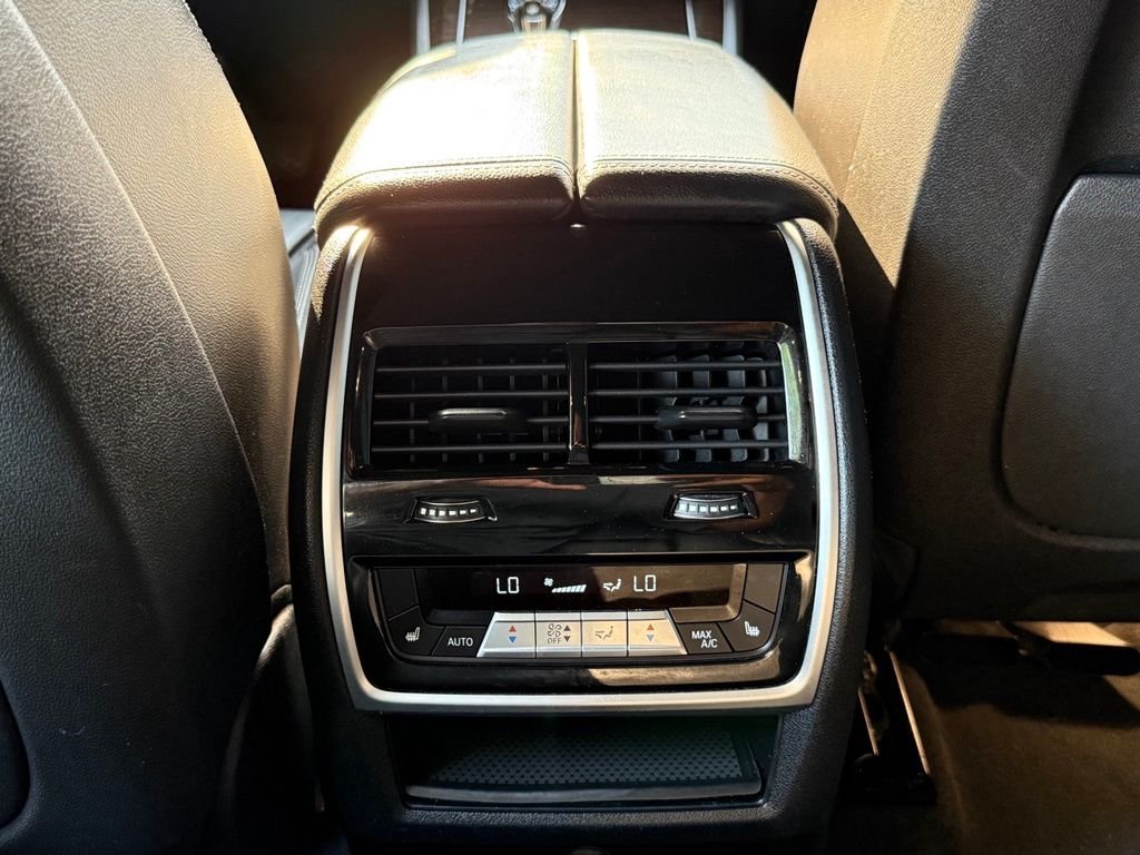 Used 2020 White BMW xDrive40i image 29