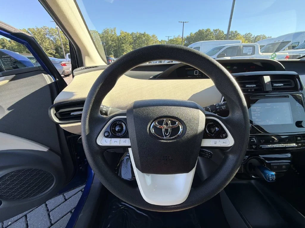 Used 2018 Blue Toyota Two image 16