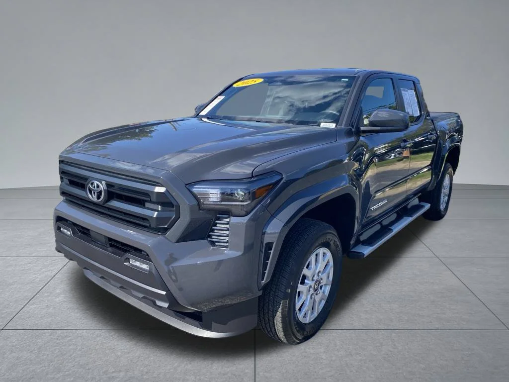 Used 2025  Toyota SR5 image 2