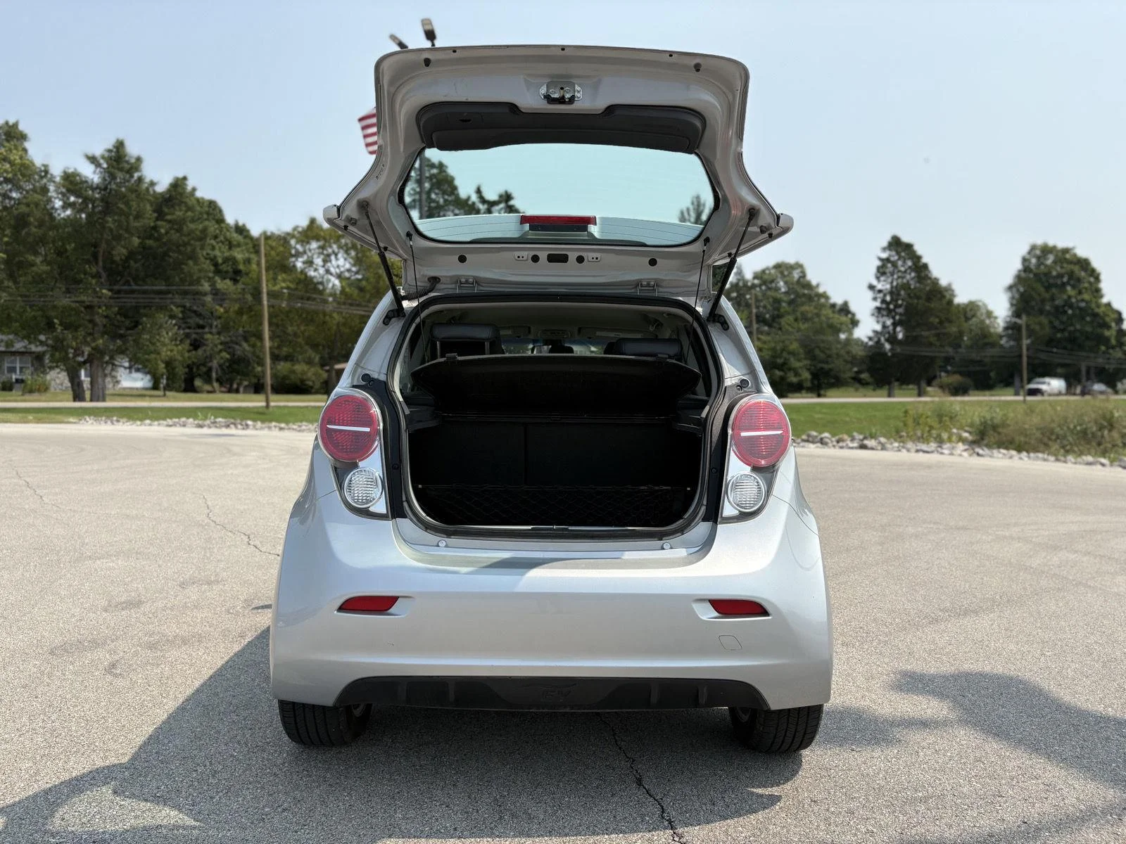 Used 2016 SILVER CHEVROLET HATCHBACK image 23