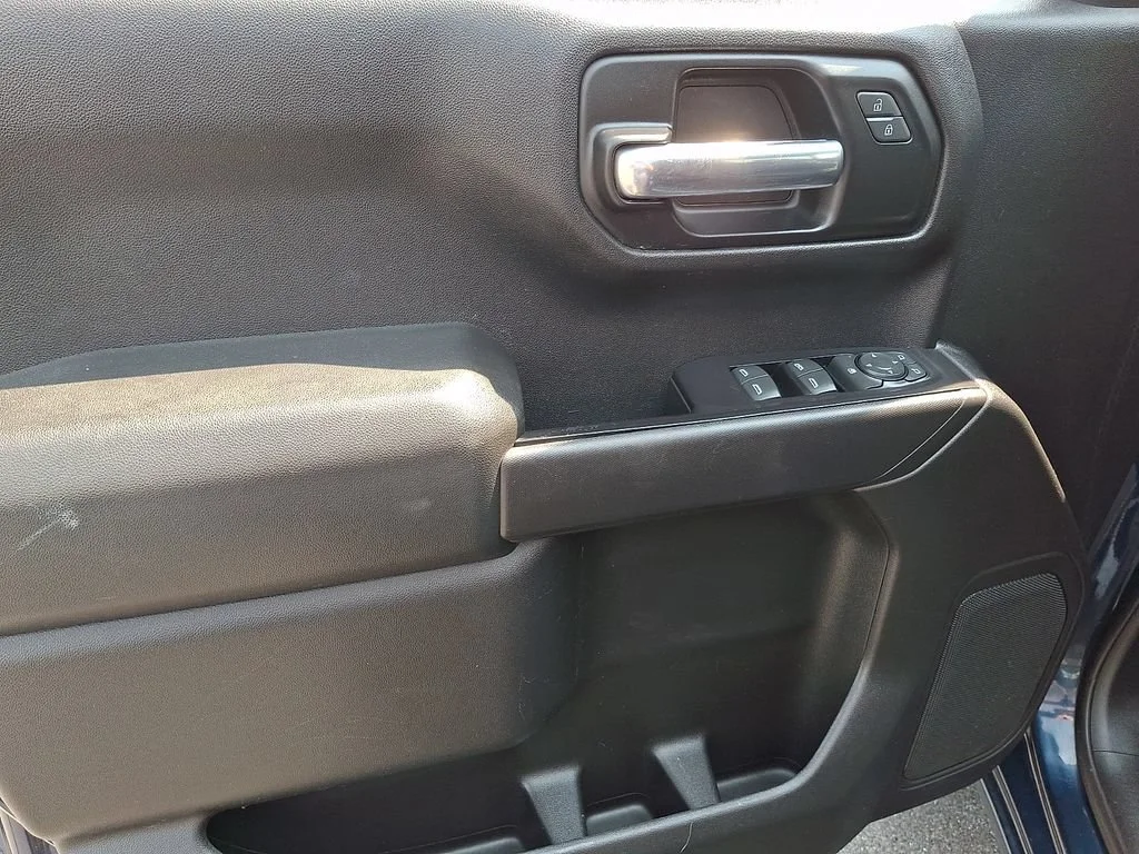 Used 2019 NORTHSKY BLUE METALLIC Chevrolet Custom image 13