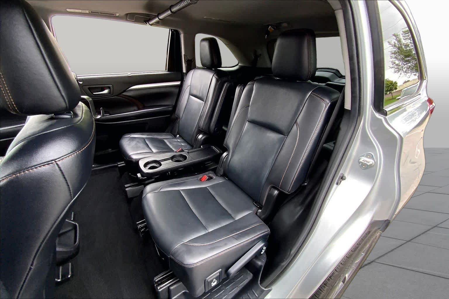 Used 2019 Celestial Silver Metallic Toyota XLE image 20