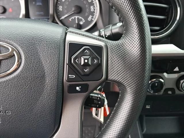 Certified Used 2017 SILVER ME Toyota  image 24