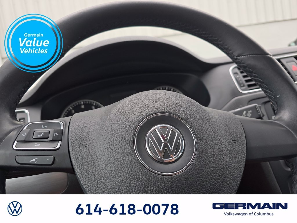 Used 2013 Black Volkswagen SEL image 21