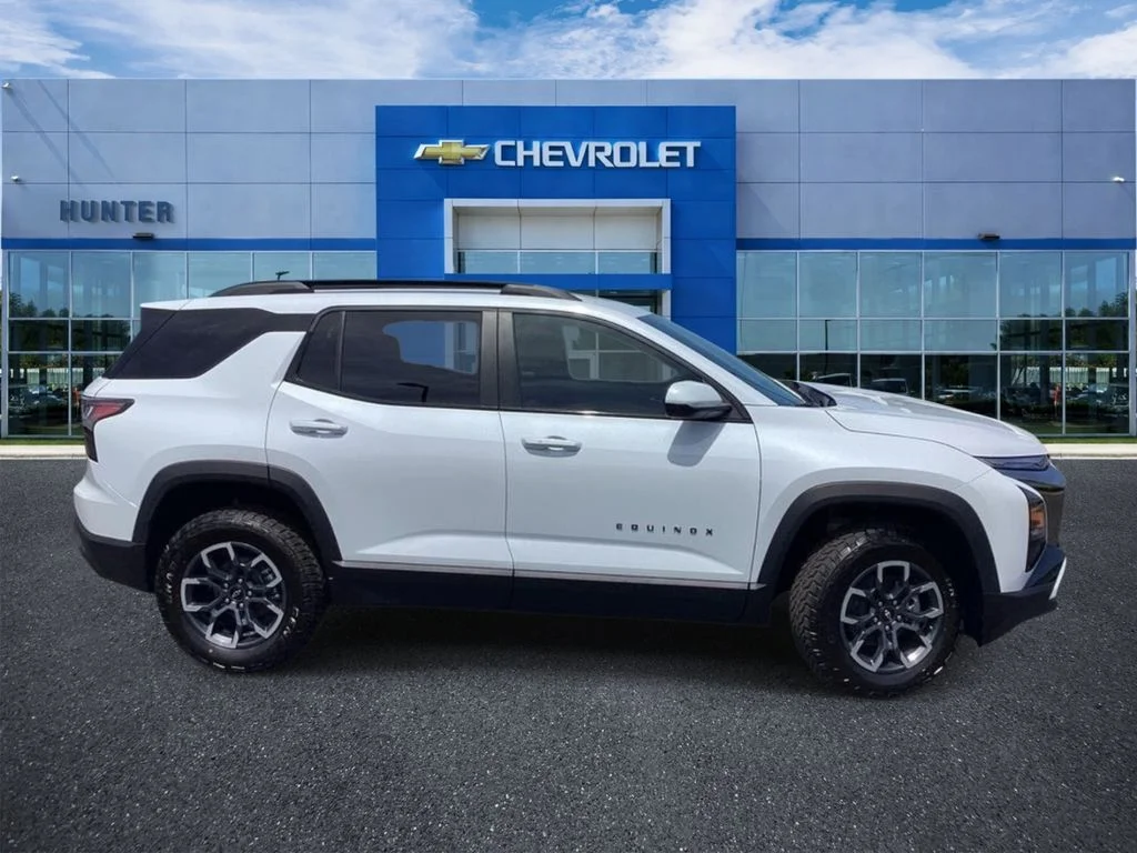 New 2026 Polar White Tricoat Chevrolet FWD ACTIV image 5