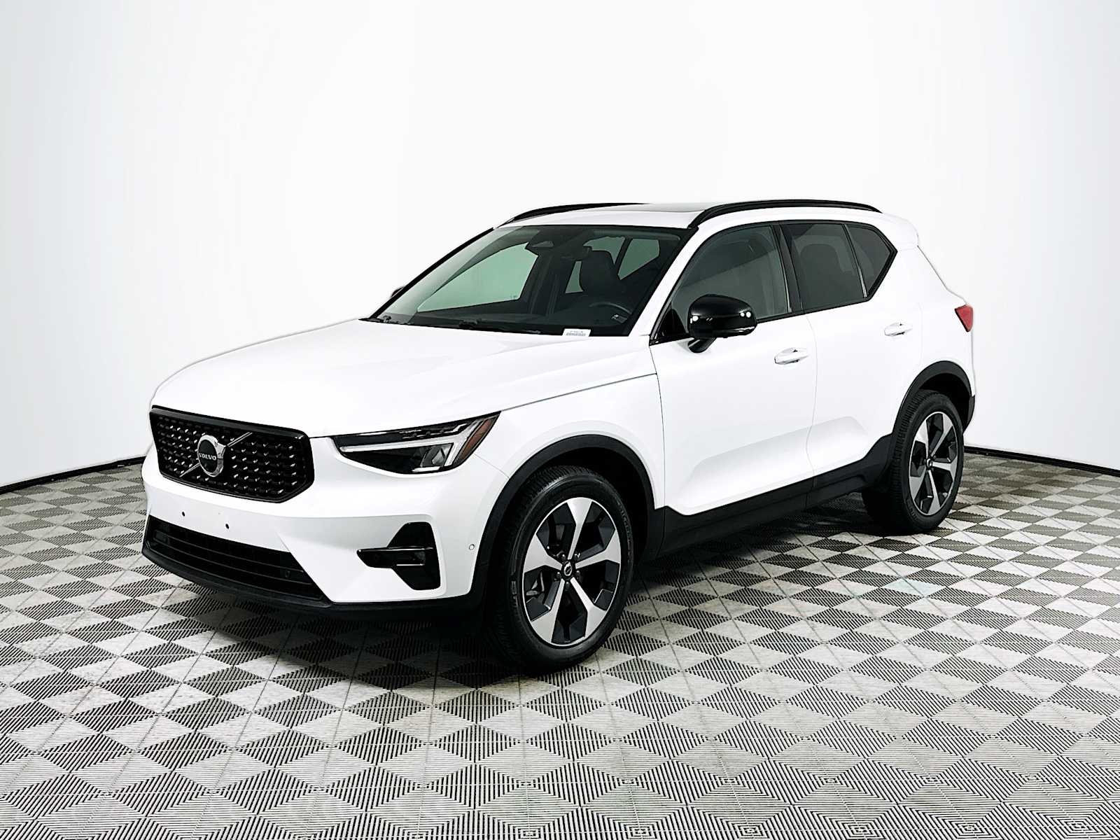 Certified Used 2023 Crystal White Volvo Plus image 3