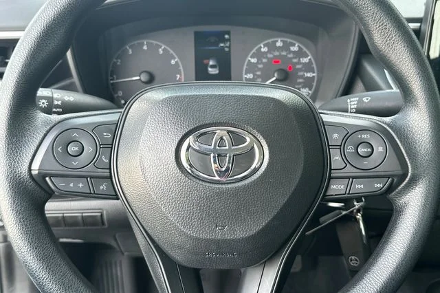 2025 Toyota Corolla LE - Photo 25