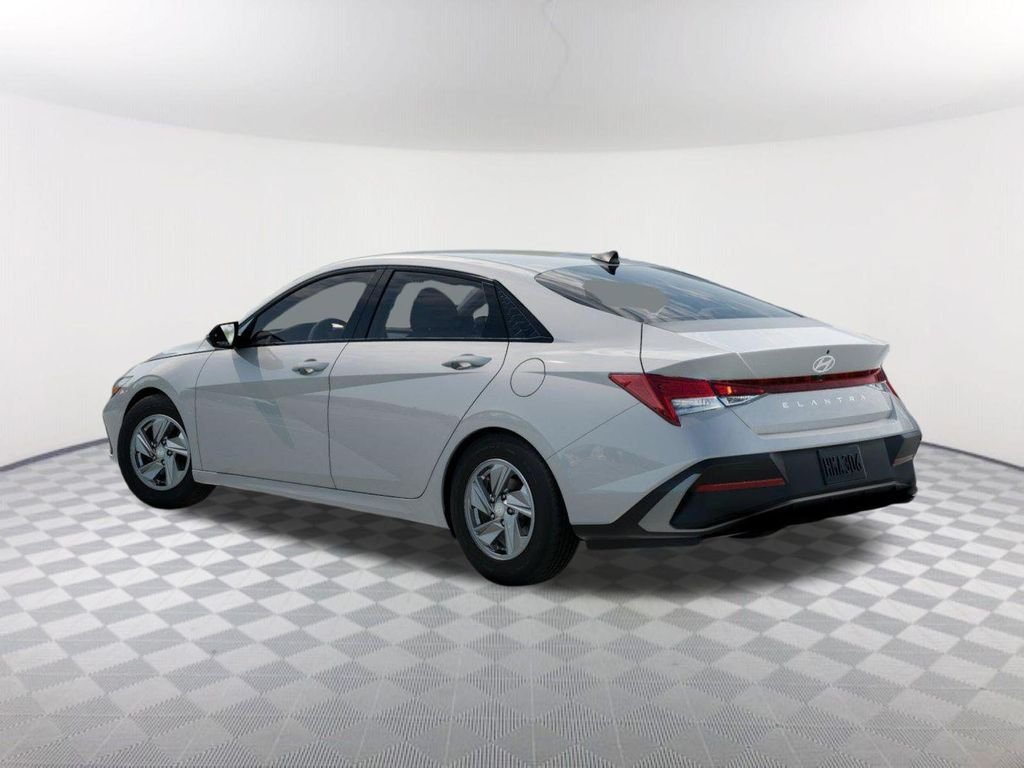 New 2026 White Hyundai SE image 5