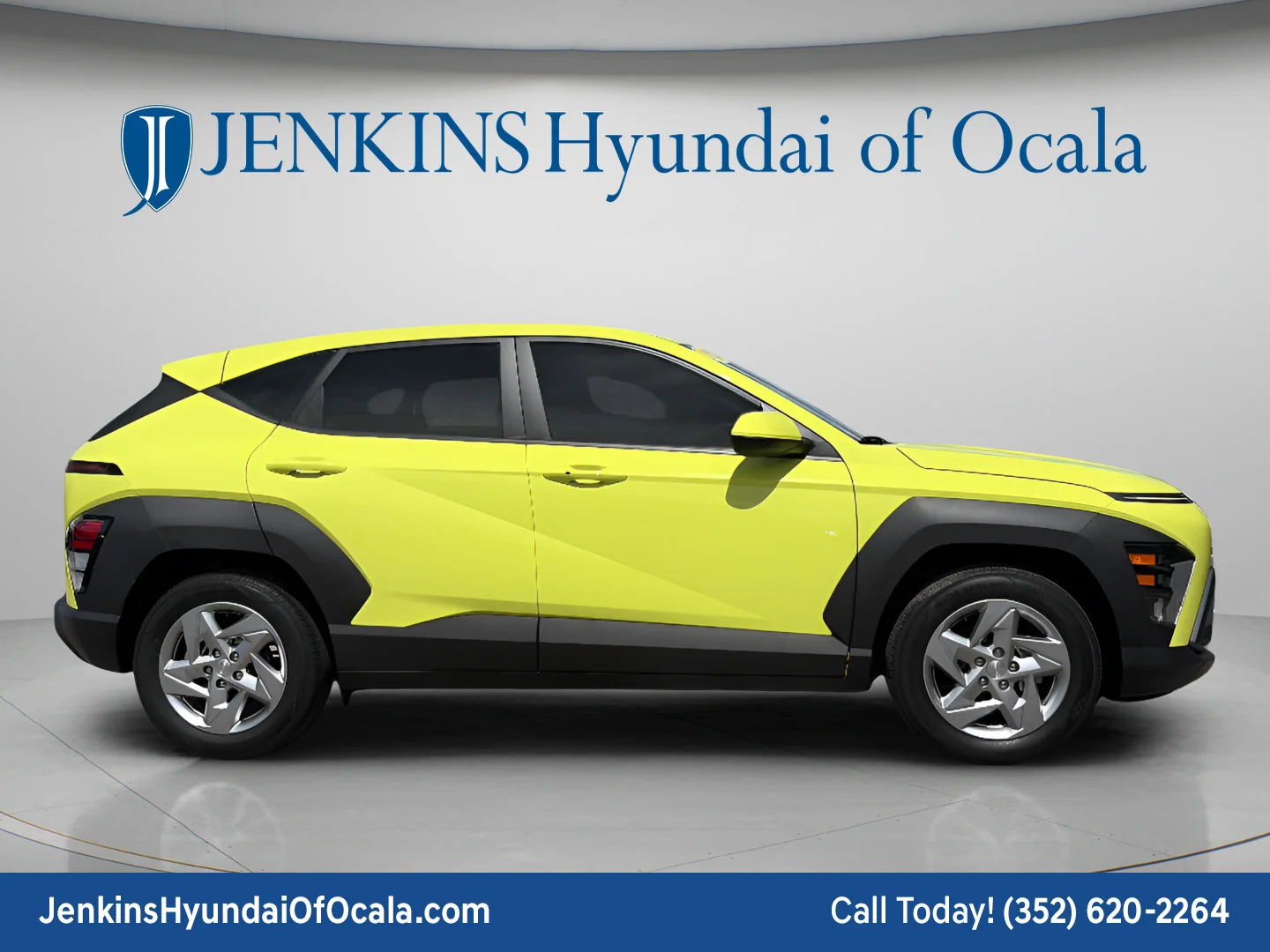 Used 2024 Neoteric Yellow Hyundai SE image 2