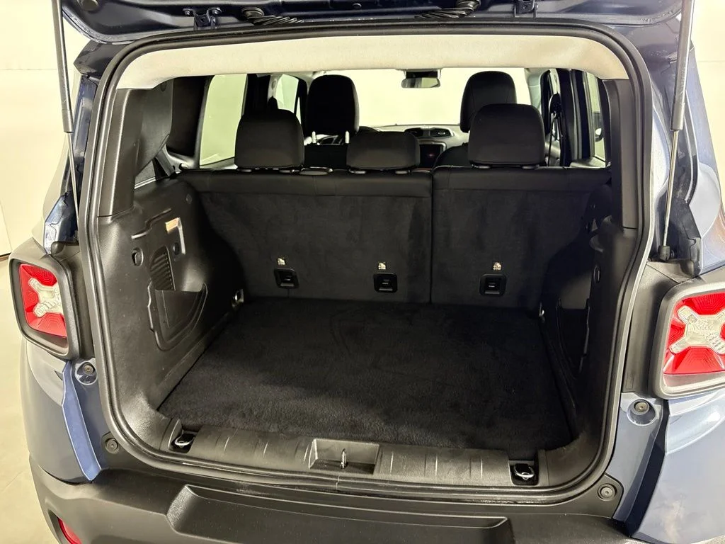 Used 2023 Blue Jeep Latitude image 17