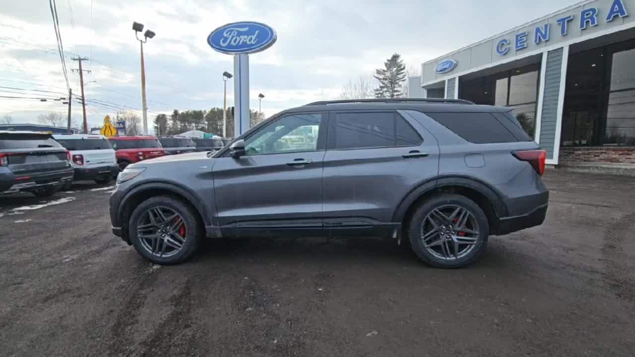 New 2026 Carbonized Gray Metallic Ford ST-Line image 5