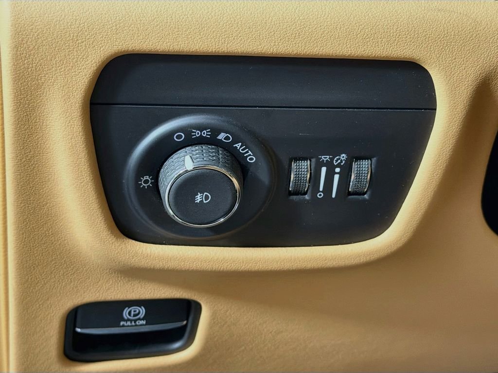 Used 2023 Black Jeep Summit Reserve image 10