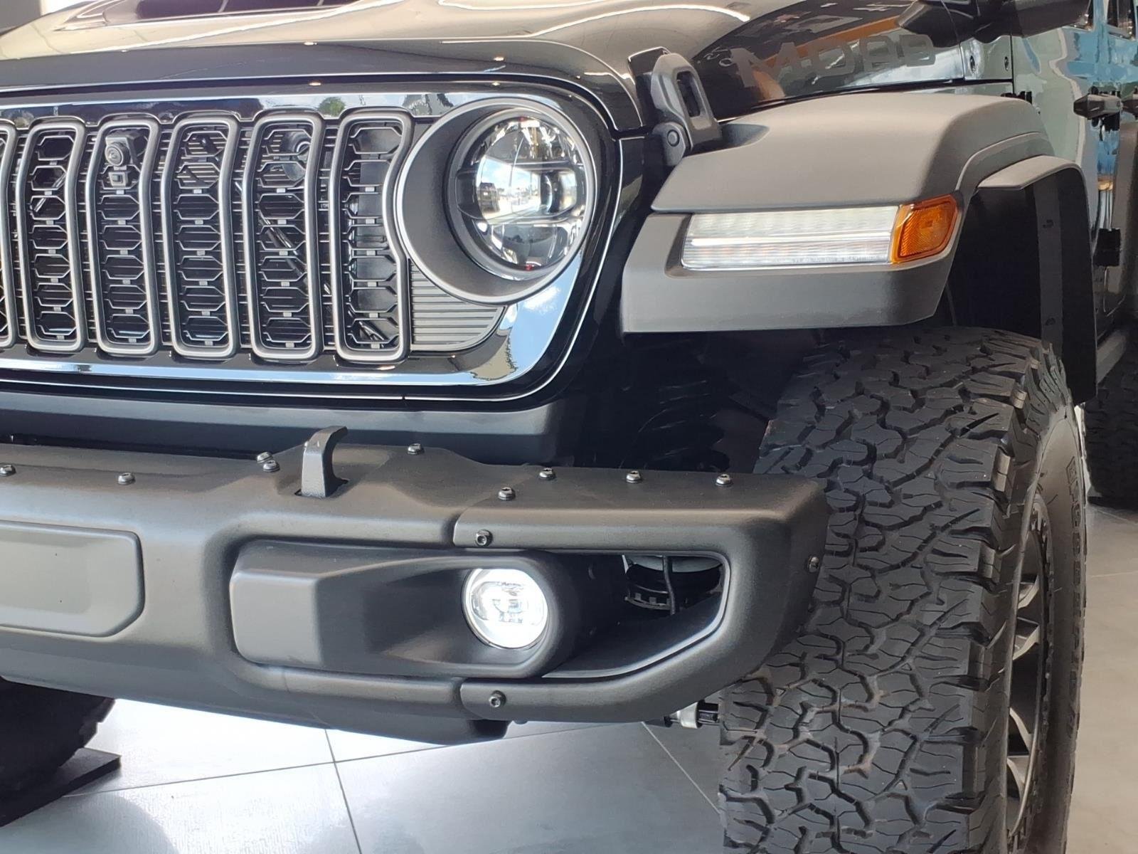 New 2026 Black Clear-Coat Exterior Paint Jeep  image 15