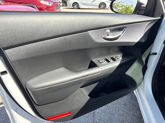 Used 2022 White Kia LXS image 30