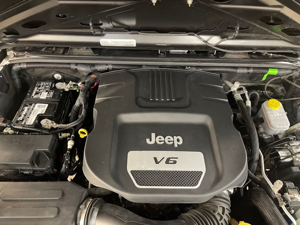 Used 2018 Gray Jeep Unlimited Sport image 10