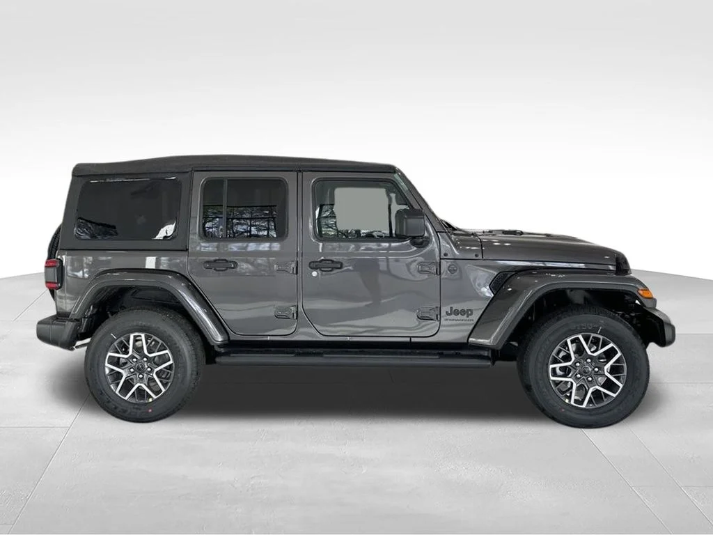 New 2025 Granite Crystal Metallic Clear-Coat Exterior Paint Jeep Sahara image 3