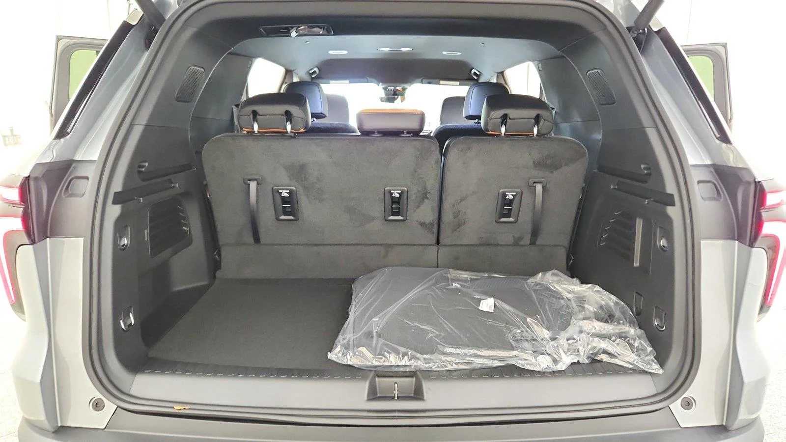 2027 Chevrolet Traverse Z71 - Photo 42